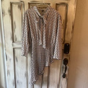 Abstract Pleated Top. Size XL